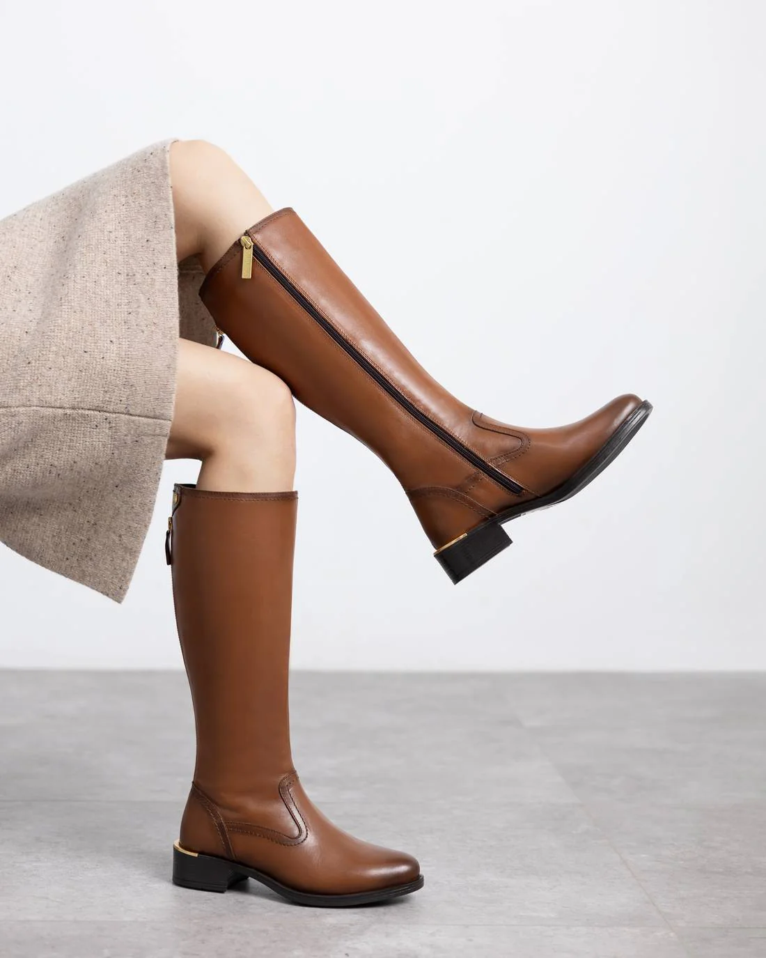 Bota de mujer con tacón Carmela 16264201 - Image 6