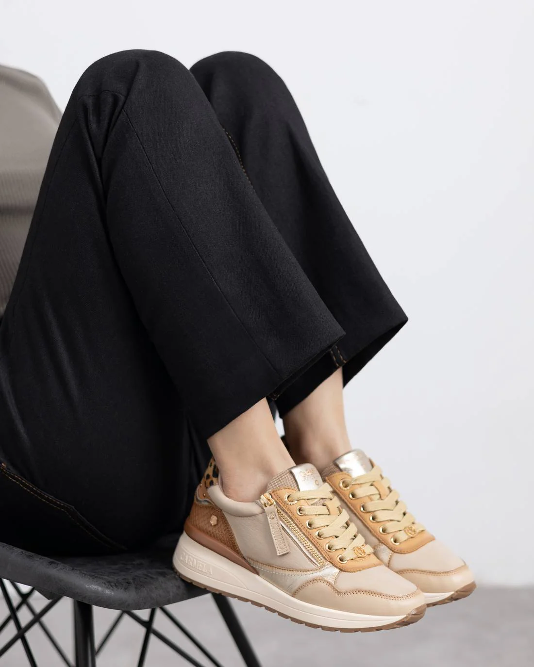 Zapatilla de mujer plano Carmela 16244201 - Image 6