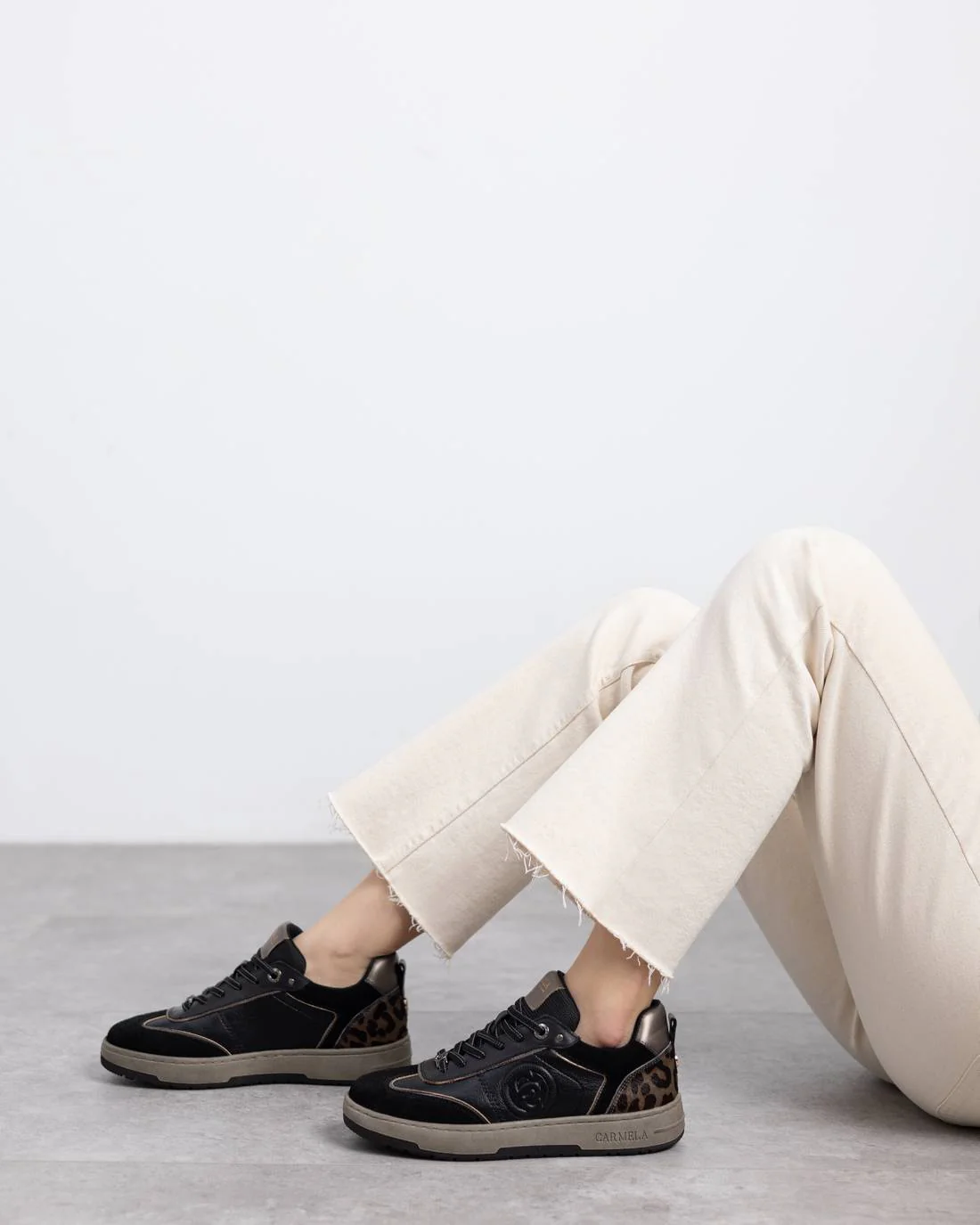 Zapatilla de mujer plano Carmela 16250401 - Image 6